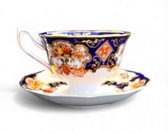 Xícara de chá e pires Royal Albert “Heirloom” – Porcelana pintada à mão – Lápis azul-royal com padrão floral e detalhes dourados – Fabricado na Inglaterra
