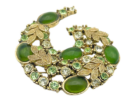 Vintage Gemstone Swoosh Brooch Green & Gold / Vin… - image 1