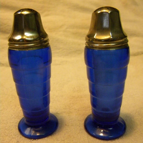 great shape vintage 1930s hazel atlas COLBALT BLUE MODERNTONE salt and pepper shakers