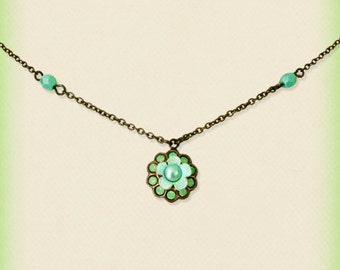 sefoam vert turquoise vert boho chic bijoux romantiques perles colorées boho Orly Zeelon Le collier pendentif rosette classique