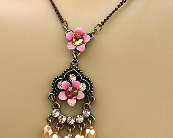 BRIDGERTON bijoux romantique bohème coloré en perles Le collier pendentif lustre d'Istanbul -107720-0072Orly Zeelon