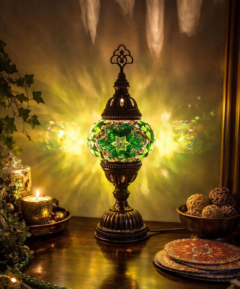 Lámpara de mesa de mosaico turco M1 – Lámpara de noche de cristal hecha a mano – Decoración bohemia marroquí oriental – Regalo único / 5 platos de mandala de regalo