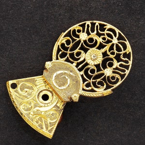 Gold Gilded Antique Verge Fusee Pocket Watch Balance Bridge - Hand Engraved Brass Flower & Leaf Design - Steampunk Art Supplies 08276
