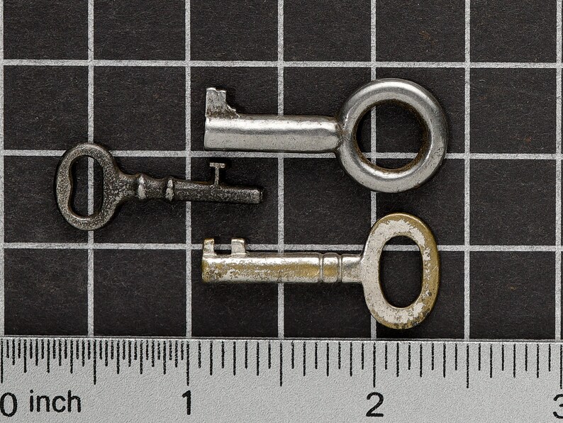 Authentic Victorian Antique Door or Furniture Keys 3 Vintage Skeleton Keys Steampunk Art Supplies 05299 Ideal for Crafts or Jewelry