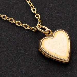 Vintage Heart Locket Necklace in Gold Filled on a 18-inch Gold Plate Curb Chain 06406
