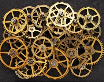24 Vintage Pocket Watch Gears, Mixed Lot of Wheels, Cogs, and Gears Made from Steel and Brass, Steampunk Clockworks & art Supplies 08052