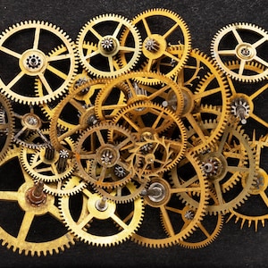 24 Vintage Pocket Watch Gears, Mixed Lot of Wheels, Cogs, and Gears Made from Steel and Brass, Steampunk Clockworks & art Supplies 08043