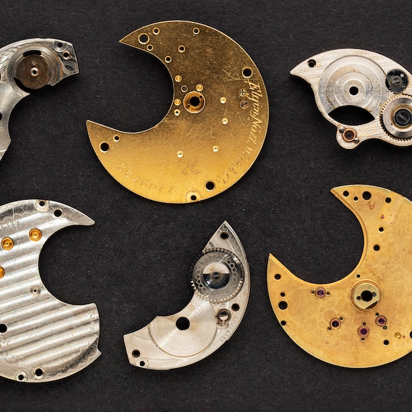 6 Vintage Pocket Watch Movement Plates, Decorative Engraved Metal, Some With Gears & Ruby Jewels Made From Steel and Brass 08751