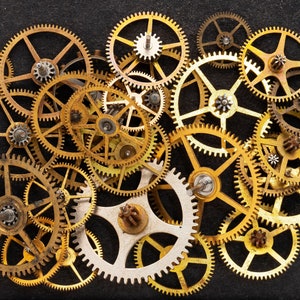 24 engranajes de reloj de bolsillo vintage, lote variado de ruedas, piñones y engranajes hechos de acero y latón, artículos de arte y relojería Steampunk 08054