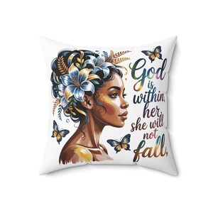 Almohada con el mensaje "Dios está dentro de ella, no caerá" / Almohada decorativa con mensaje inspirador de fe