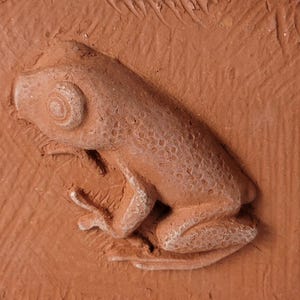 Terracotta ceramic flowerpot holder with bas-relief frog sculpture
