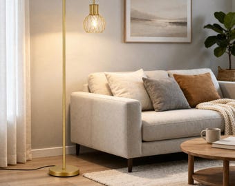 Lampadaire en métal doré : luminaire d'angle industriel moderne et minimaliste