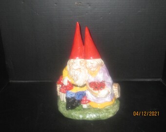 Ceramic Gnomes in Love