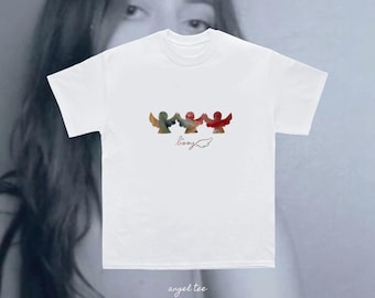Camiseta Lizzy McAlpine Angel Graphic Tee, 100% algodón.