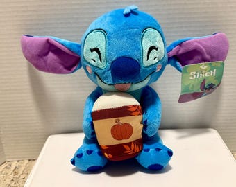 Peluche de Stitch de Disney, nuevo con etiquetas, color calabaza, especias, otoño.