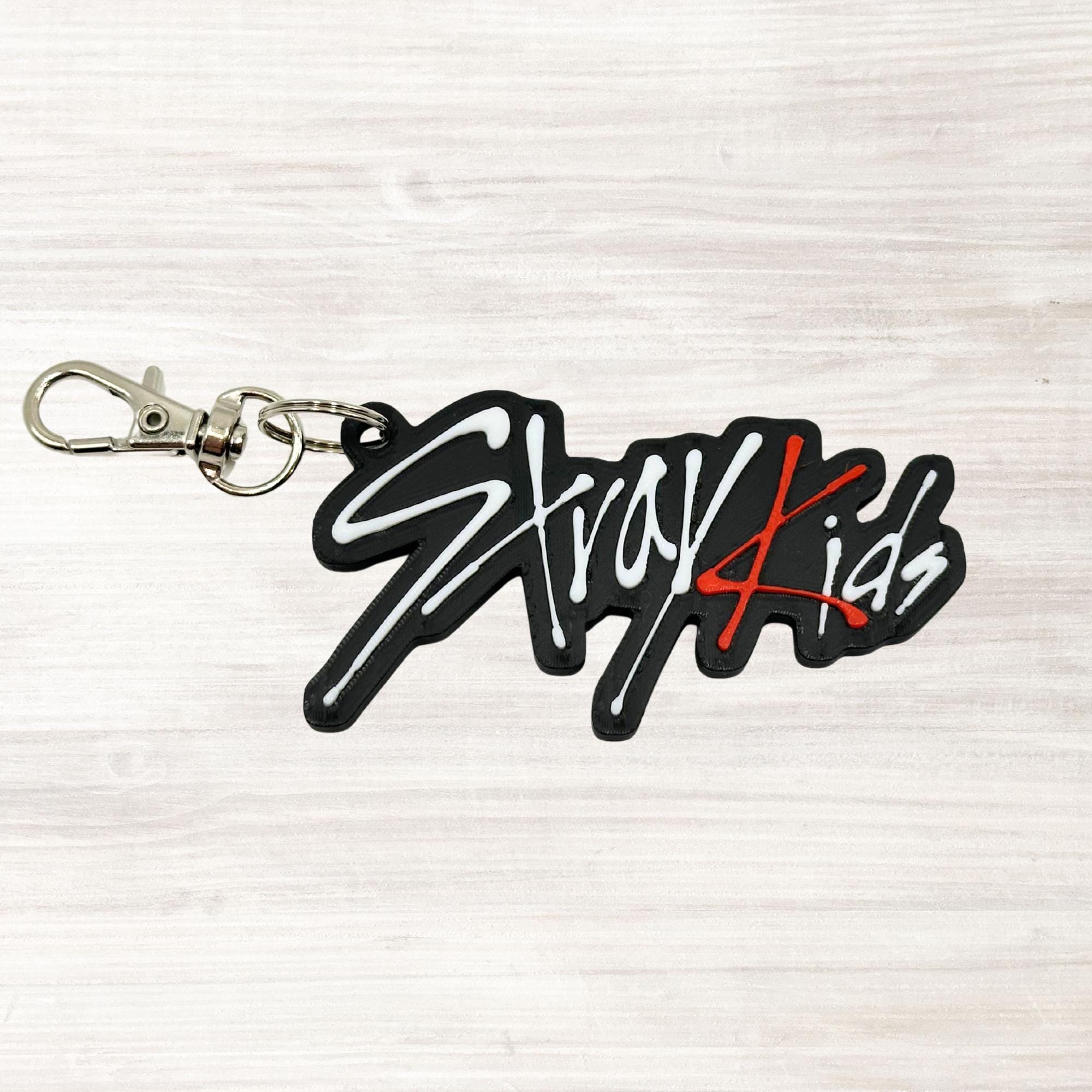 SKZ スキズ　推し　ネームキーホルダー　イニシャル　コピーレザー　韓国アイドル il_fullxfull.7700947413_5l5n.jpg