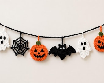 Halloween-Häkelgirlande: Geist, Kürbis, Fledermaus, Spinnennetz (PDF)