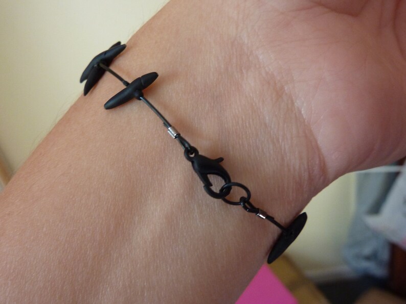 Zombiestygnsarmband - Halloweensmycken av Weirdly Cute bild 3