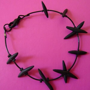 Zombiestygnsarmband - Halloweensmycken av Weirdly Cute bild 4