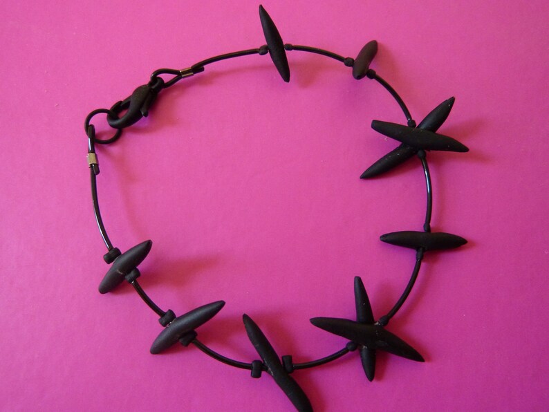 Zombiestygnsarmband - Halloweensmycken av Weirdly Cute bild 4