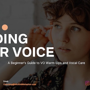 Puede incluir: Imagen con el texto "FINDING YOUR VOICE" y el subtítulo "A Beginner's Guide to VO Warm-Ups and Vocal Care." Una persona lleva auriculares naranjas. La imagen también incluye información de contacto y un identificador de redes sociales.