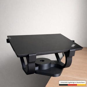 Laptophalter Schreibtisch ohne Bohren für die Tischkante | MacBook & Notebookhalter 13–17 Zoll | Home Office und Gaming | Made in Germany