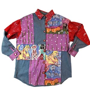 Camisa vintage SilkScapes pintada a mano, arte para vestir, talla L, para mujer, con parche de perro caprichoso.