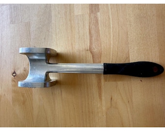 Mazo ablandador de carne vintage de aluminio con textura de doble cara, estilo MCM para cocina.