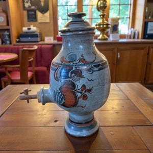 Cruce de cerámica francesa vintage - Dispensador de agua Arpot firmado, etiqueta original