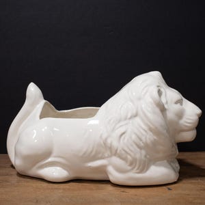 Vintage White Ceramic Lion Planter - Mid-Century Hollywood Regency Blanc de Chine Lion Statue Plant Pot - 1970s California Pottery Style