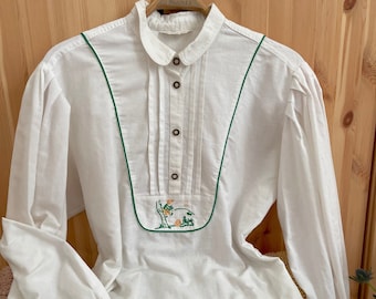 Embroidered folk shirt Trachten folk blouse / Medium -Large