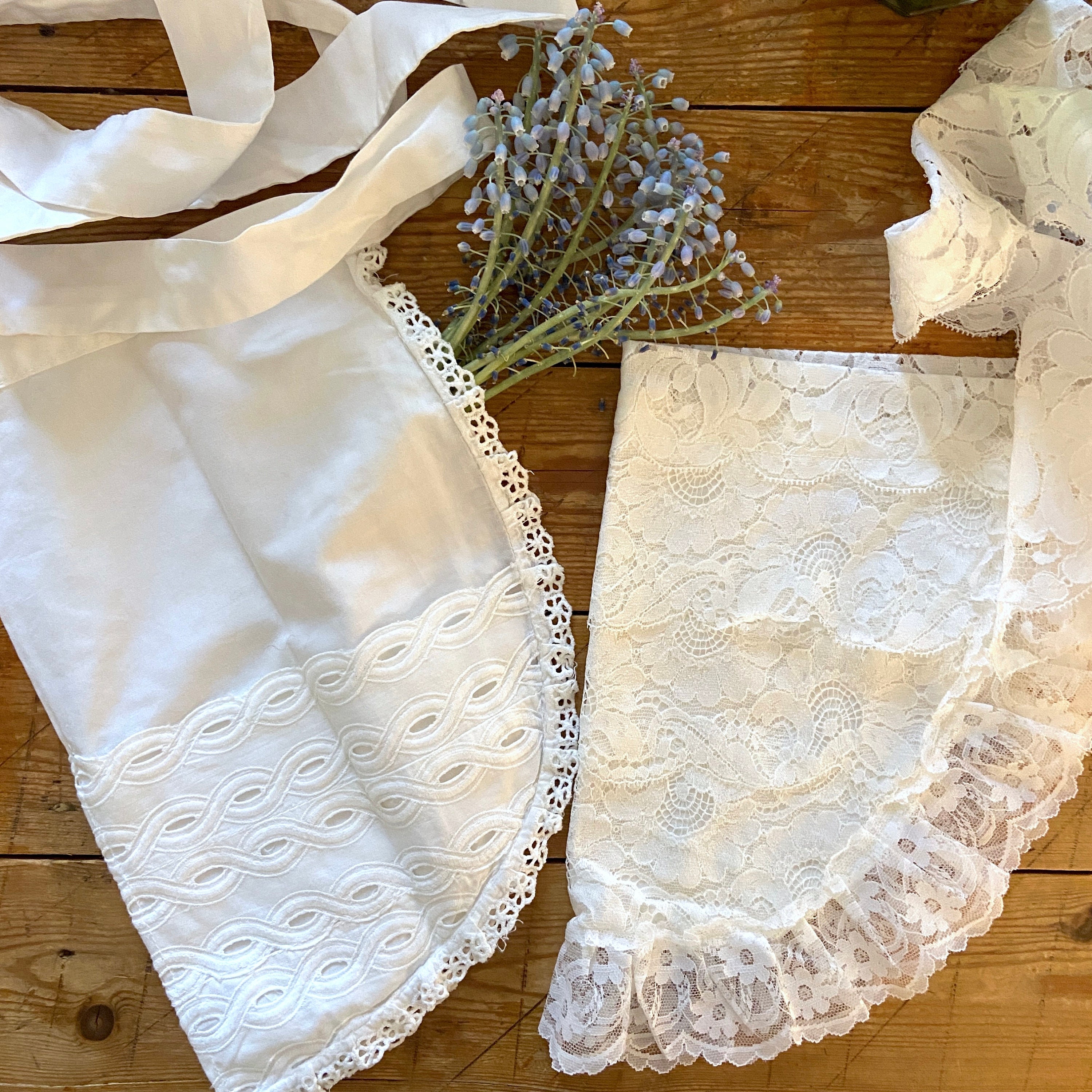 Demi-tablier Ancien Serviteur - Blanc - Mousseline Et Dentelle - Vintage