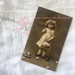 Antica cartolina nostalgica, auguri di Pasqua da bambina 1914