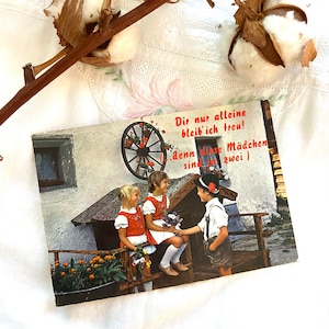 Cartão postal austríaco vintage nostálgico do Tirol Crianças tradicionais nos Alpes