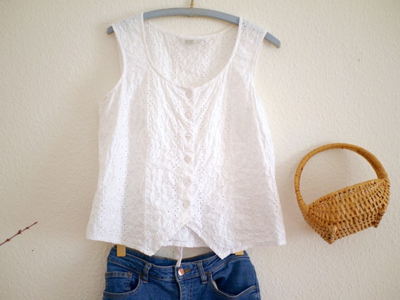 White cotton eyelet top / sleeveless boho summer t
