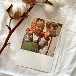 50er Jahre Nostalgie Postkarte, Trachtenkind erzählt ein Geheimnis