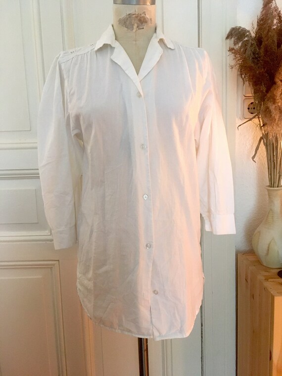 White cut out lace puff shoulder blouse / long bl… - image 6