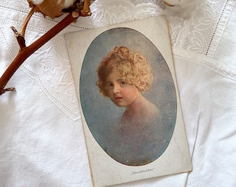 Ancienne carte postale nostalgique, fille blonde rêveuse