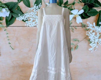 Antikes weißes Baumwollkleid – Edwardian Spitzen-Unterkleid (Chemise) mit Bordüre, A-Linie, locker (M), Cottagecore