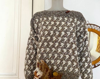 Vintage sweater with beautiful pattern and wood button