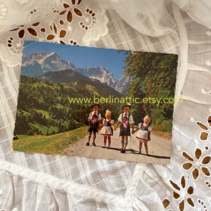 Vintage Nostalgische Tirol Postkarte Traditionelle Kinder in den Alpen