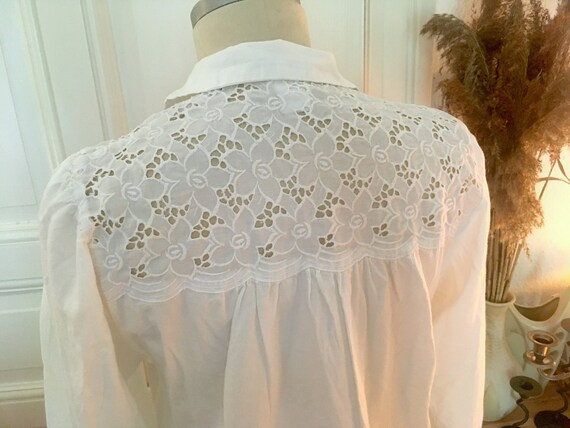 White cut out lace puff shoulder blouse / long bl… - image 5