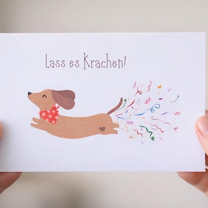Tarjeta de cumpleaños con perro salchicha y confeti "¡A celebrar!". Regalo para amigos | Postal divertida | Para amantes de los perros
