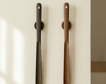 Calzador de mango largo – Organizador magnético de madera para pared, ideal para la entrada, como ayuda para la movilidad y para vestirse.
