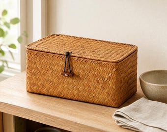 Caja de ratán tejida a mano con tapa – Cesta de almacenamiento de escritorio natural, organizador para el hogar estilo boho.