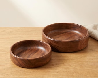 Ciotola in legno di noce – Ciotola in legno naturale per servire insalata e frutta, complemento d'arredo minimalista per la sala da pranzo.