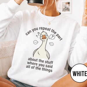 Puede incluir: Un juego de tres tazas de cer&aacute;mica con un acabado moteado y mate. Las tazas son de color crema, gris claro y gris oscuro. Cada taza tiene un dise&ntilde;o simple y minimalista y un asa redondeada.