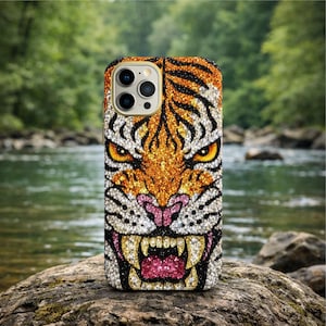 Funda con diamantes de imitación y cara de tigre para iPhone 17, 16, 15 y 14 Pro Max, Air, Samsung S25 Ultra, con brillantes de imitación, SparkMuseCo, regalo para ella