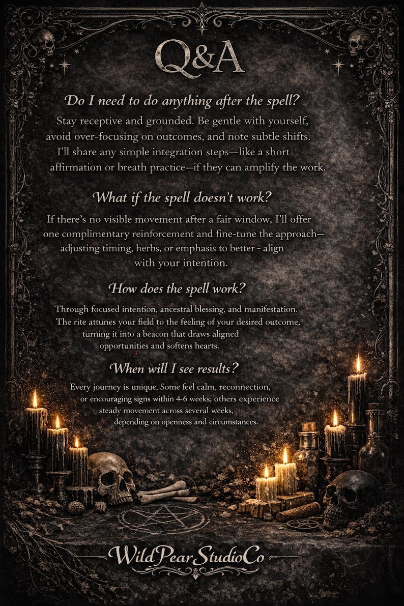 K&ouml;nnte beinhalten: Dunkles, stimmungsvolles Bild mit Text: "Q&A" und Antworten zu Zauberspr&uuml;chen. Brennende Kerzen, Sch&auml;del und ein Pentagramm erzeugen eine mystische Atmosph&auml;re. Der Text behandelt Zauberspr&uuml;che, Timing und Ergebnisse. Das Logo Wild Pear Studio Co.