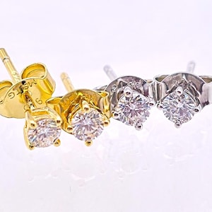 Pendientes de moissanita de 3 mm, color D VVS, pequeños pendientes minimalistas, plata 925 rodiada o plata bañada en oro de 14k, pendientes para el día a día.